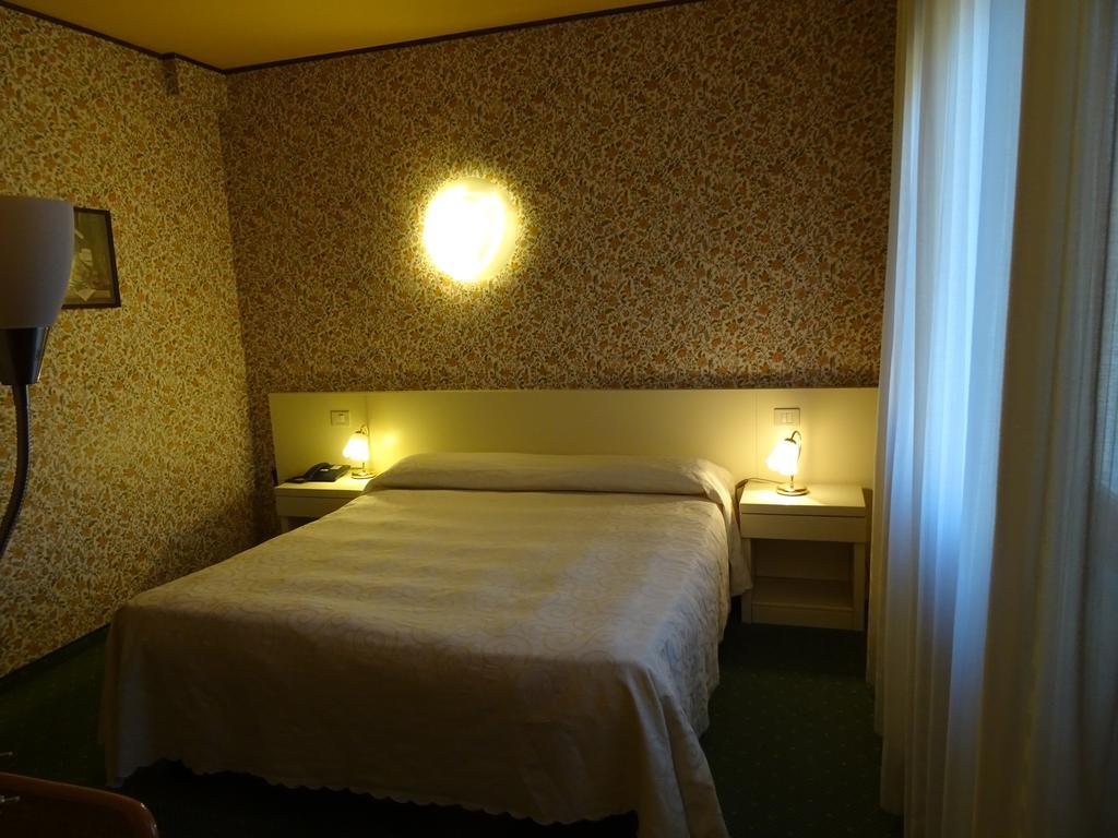 Hotel La Pergola Barga Exterior foto