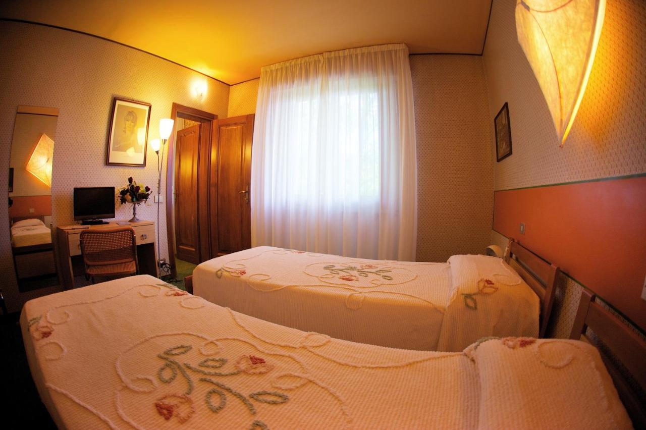 Hotel La Pergola Barga Exterior foto